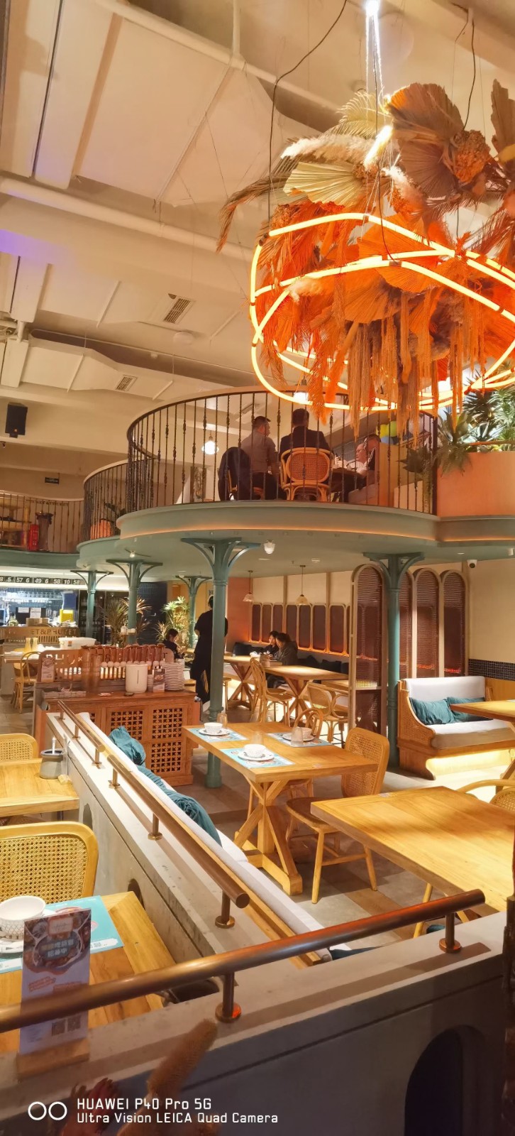 老崔说事儿：成都造价1000万的烧烤店人均600，和泰式茶餐厅。